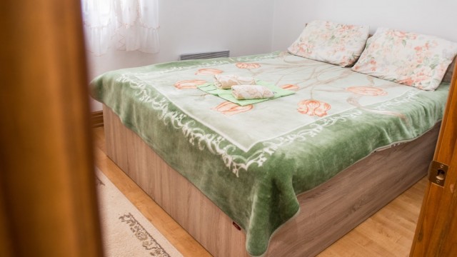 bedroom doublebed